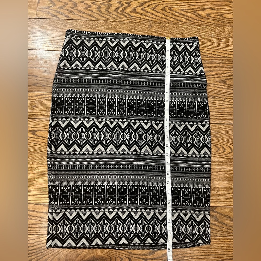 Women’s high waist knee length black and light gray stretch skirt